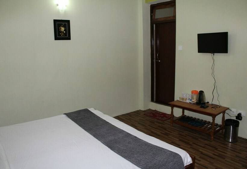 غرفة ديلوكس, The Hill Castle