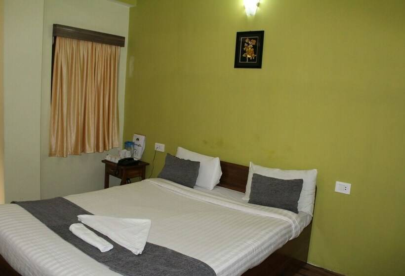 غرفة ديلوكس, The Hill Castle