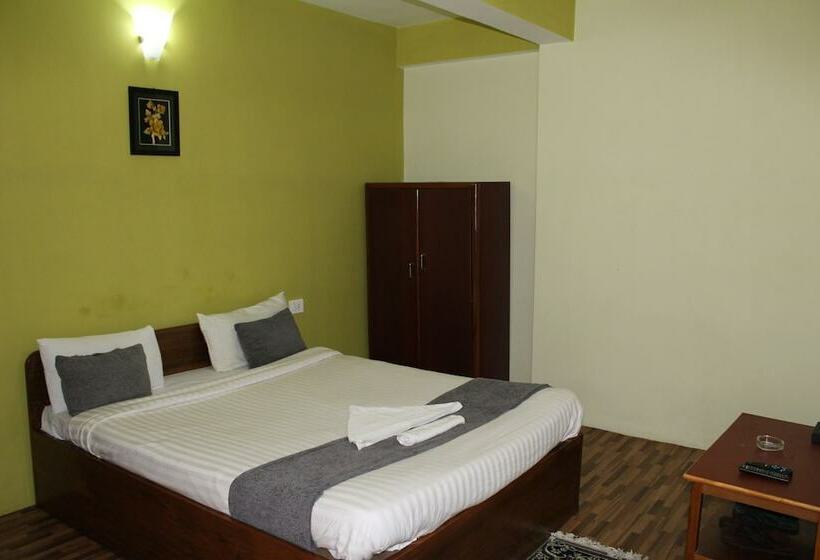 غرفة ديلوكس, The Hill Castle