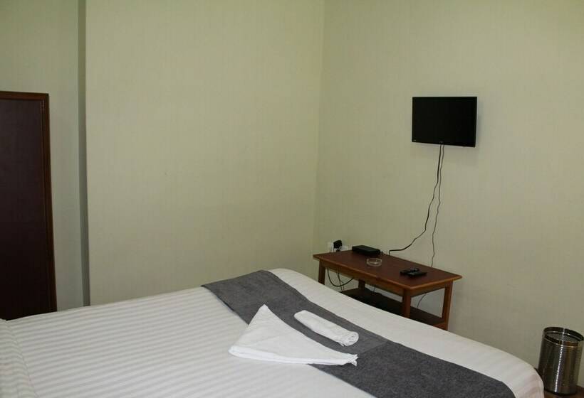 غرفة ديلوكس, The Hill Castle