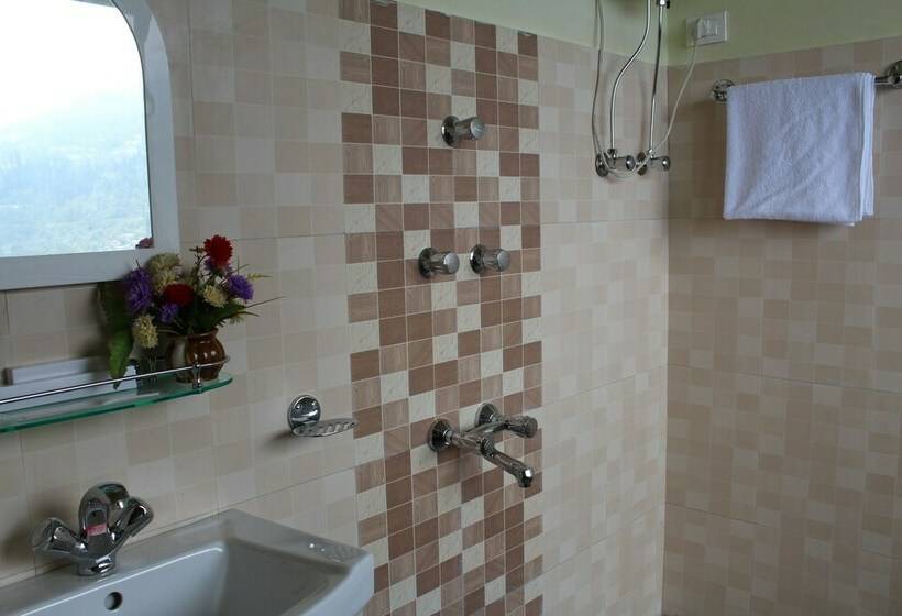 غرفة ديلوكس, The Hill Castle