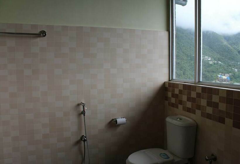 غرفة ديلوكس, The Hill Castle