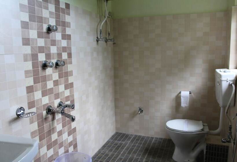 غرفة ديلوكس, The Hill Castle