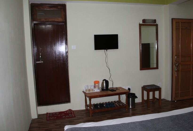 غرفة ديلوكس, The Hill Castle