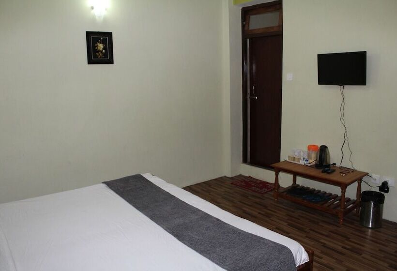 غرفة ديلوكس, The Hill Castle