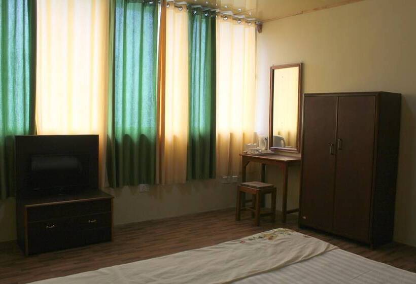 غرفة ديلوكس, The Hill Castle