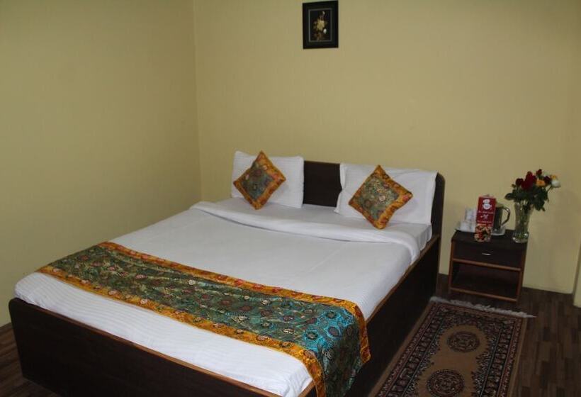 غرفة ديلوكس, The Hill Castle