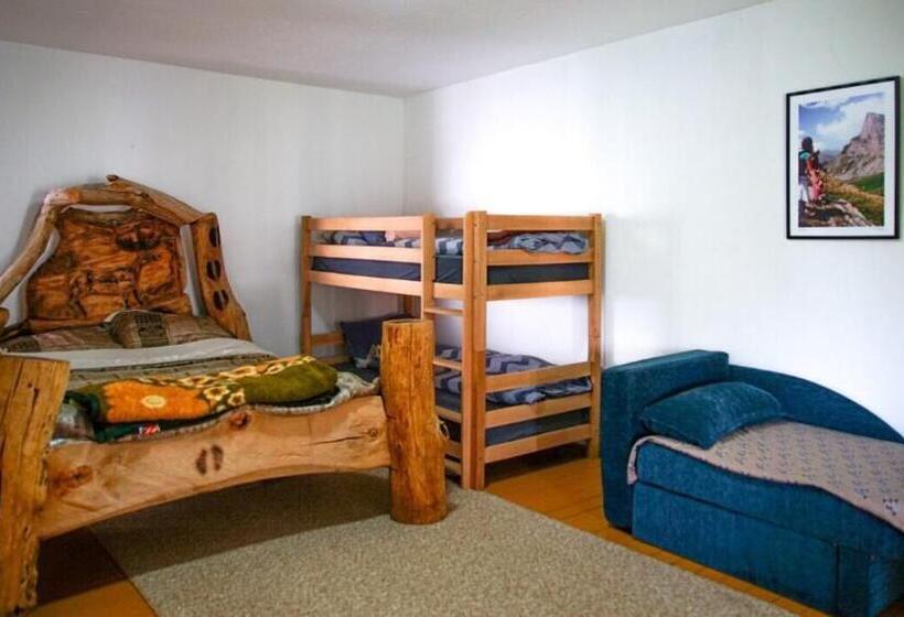 اتاق کلاسیک چهارنفره, Kitka Hostel Vratnica