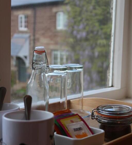 חדר משפחתי, The Hostelrie At Goodrich