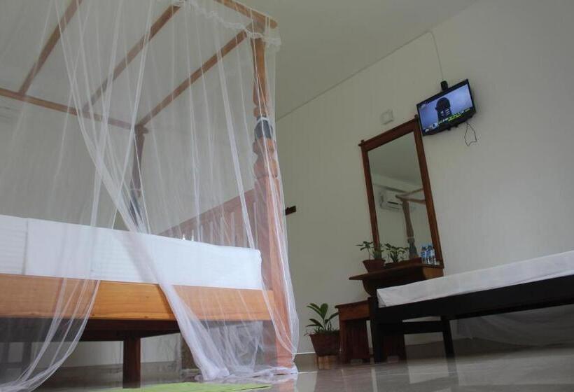 غرفة قياسية ثلاثية مطلة علي الحديقة, Airport Green