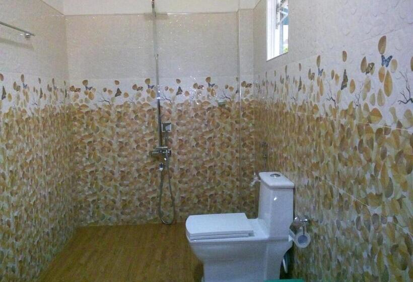 غرفة قياسية ثلاثية مطلة علي الحديقة, Airport Green