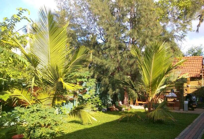 غرفة قياسية ثلاثية مطلة علي الحديقة, Airport Green