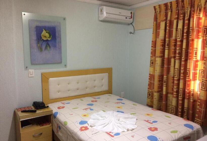 标准单人间, Rosa S