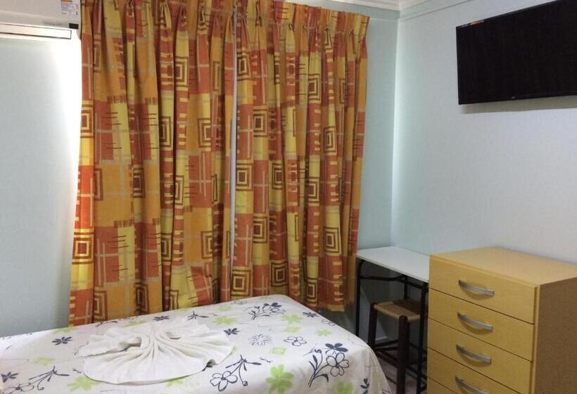 标准单人间, Rosa S