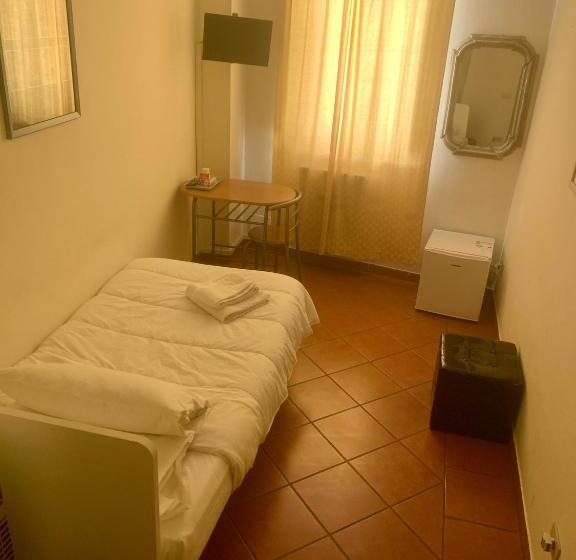 标准单人间, Al Cardinale Rooms & Studios