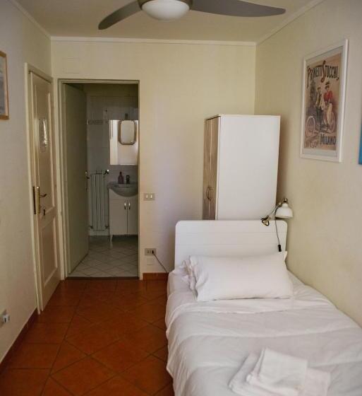 标准单人间, Al Cardinale Rooms & Studios