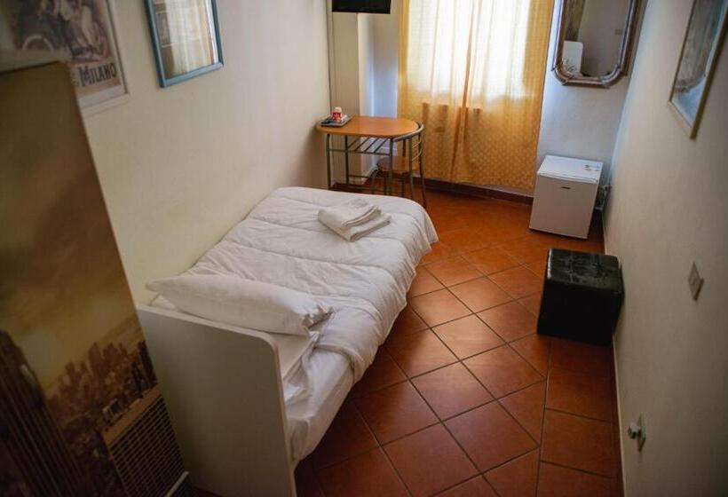 标准单人间, Al Cardinale Rooms & Studios