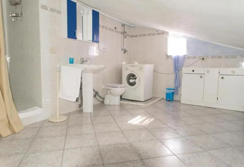 استودیوی استاندارد, Al Cardinale Rooms & Studios