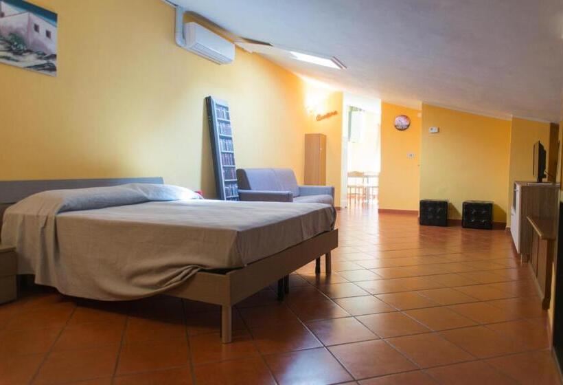 标准工作室, Al Cardinale Rooms & Studios