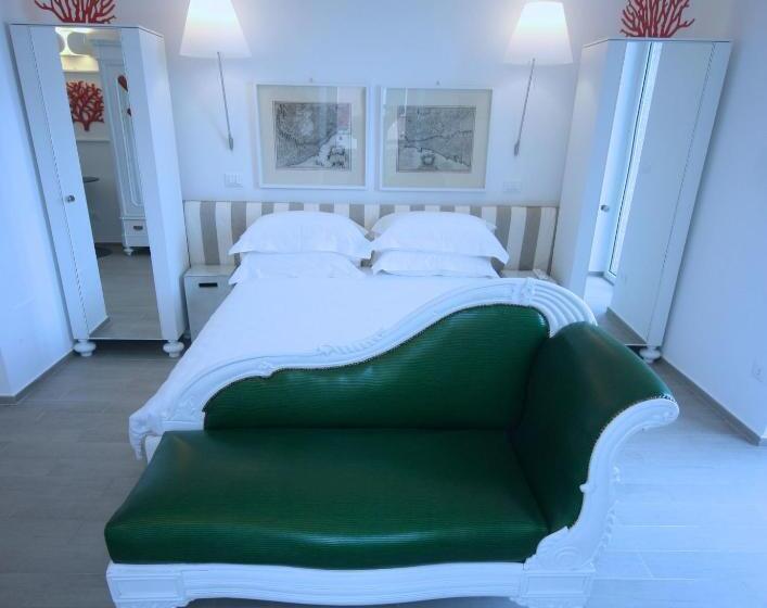 غرفة قياسية مطلّة علي البحر, Ca' De Tobia