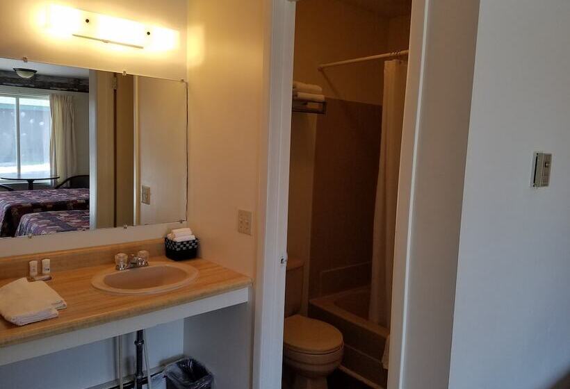 スタンダードルーム, Clark S Beach Motel