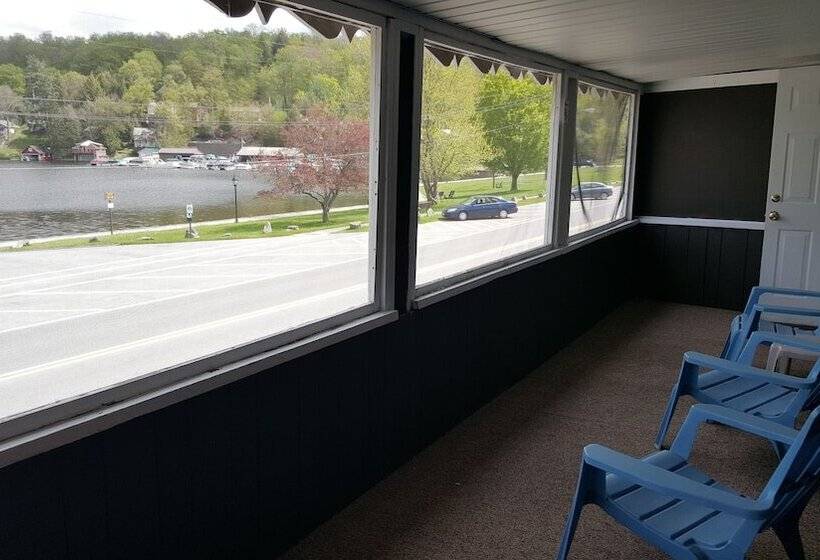 スタンダードトリプルルーム, Clark S Beach Motel