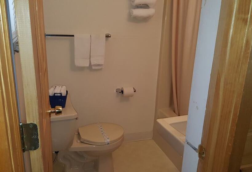 レイクビュースタンダードルーム, Clark S Beach Motel