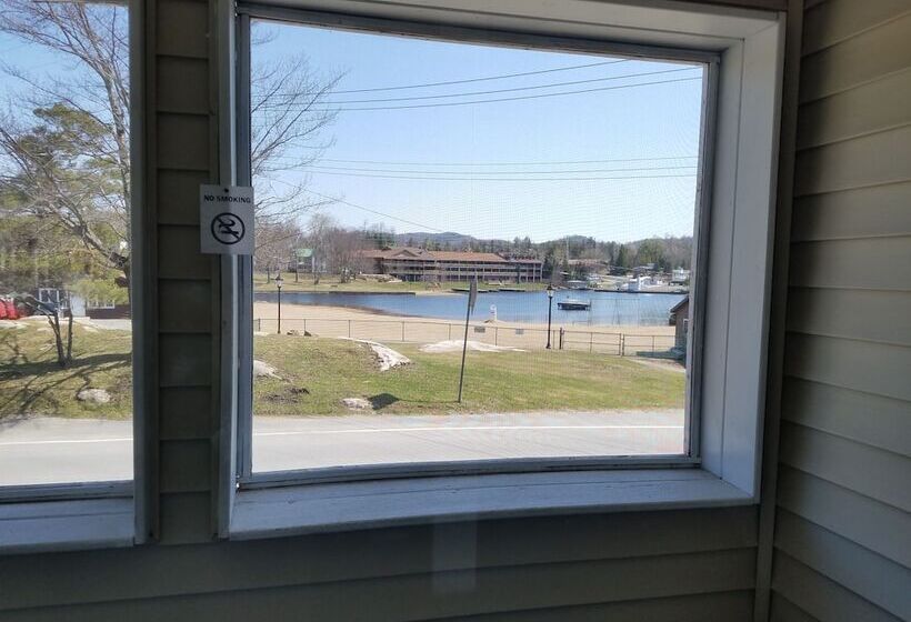 スイート, Clark S Beach Motel