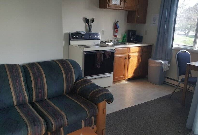 スイート, Clark S Beach Motel