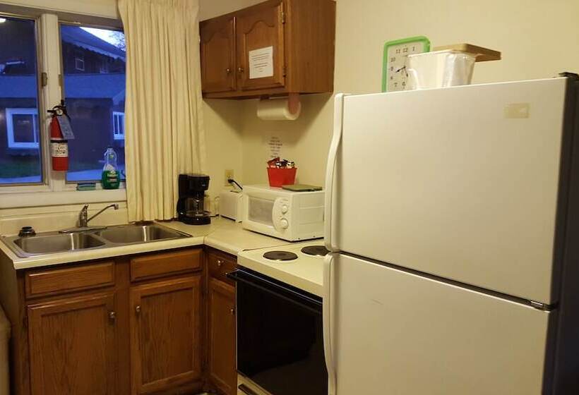 スイート, Clark S Beach Motel