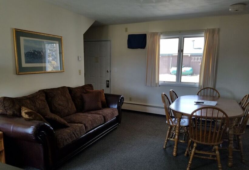 スイート, Clark S Beach Motel