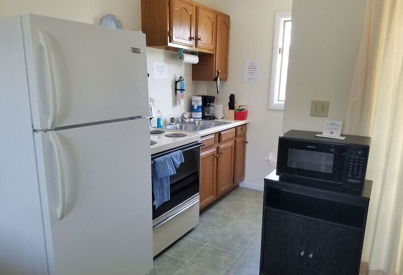 スイート, Clark S Beach Motel