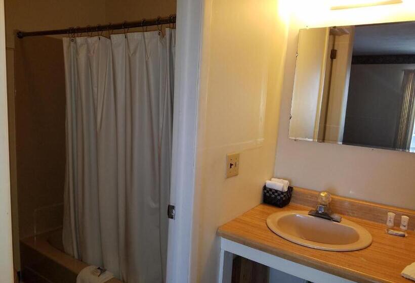 スタンダードトリプルルーム, Clark S Beach Motel