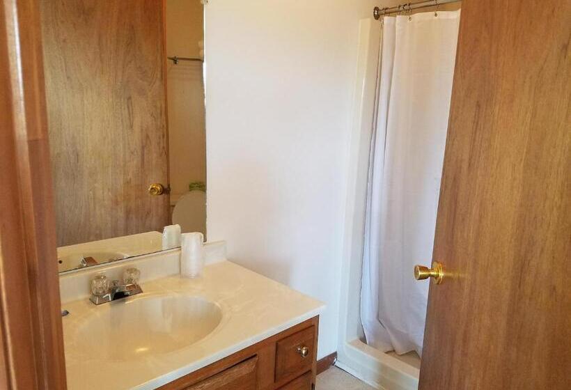 スイート, Clark S Beach Motel