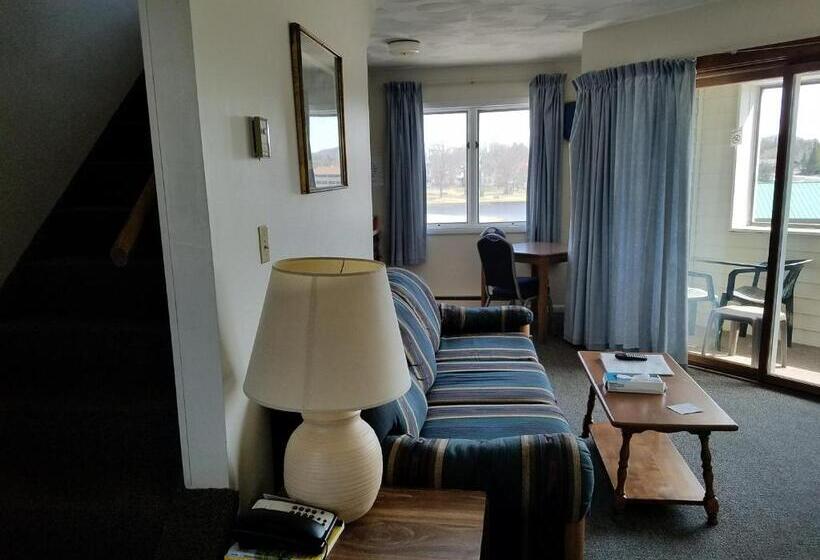 スイート, Clark S Beach Motel