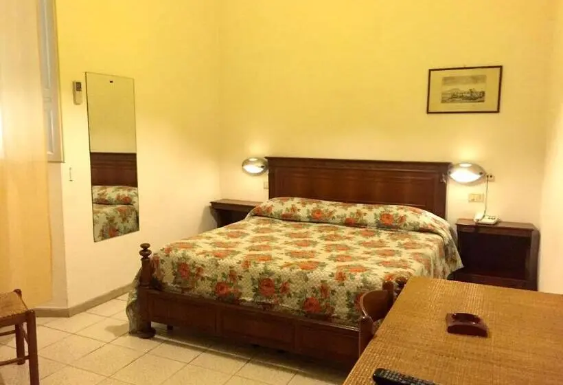 اتاق اکونومی, Albergo Ape Elbana