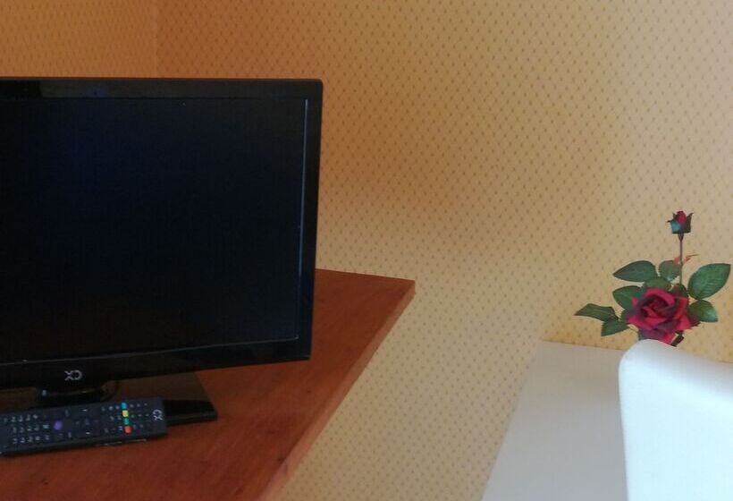 اتاق استاندارد سه نفره, Blu