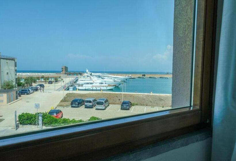 标准间, L'incanto Di Boccadarno