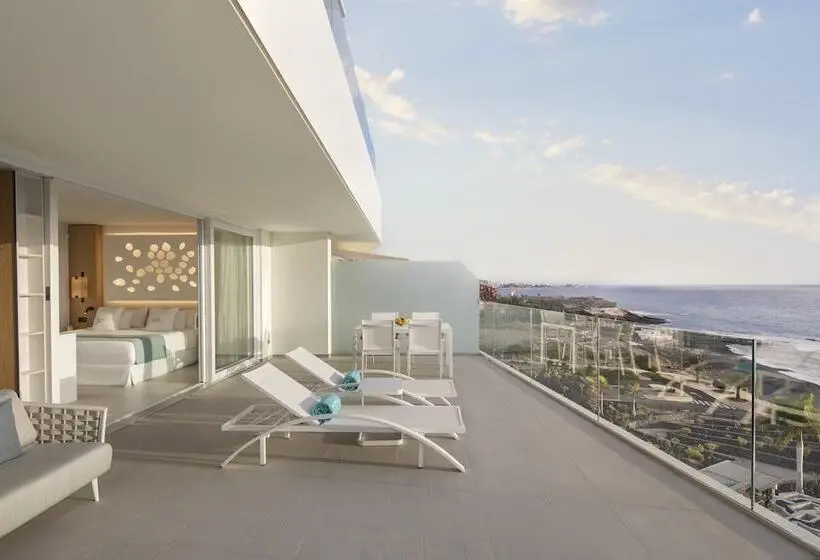 سوییت لوکس, Royal Hideaway Corales Suites