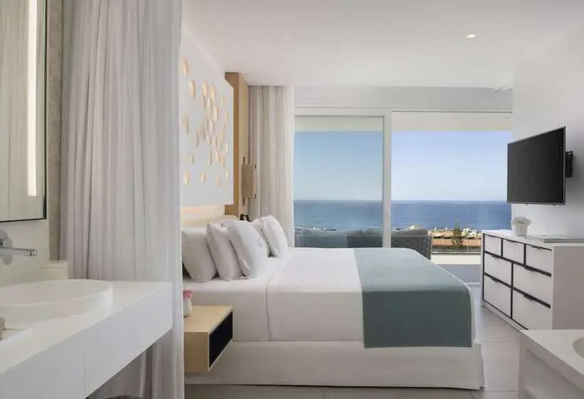 سوییت لوکس, Royal Hideaway Corales Suites