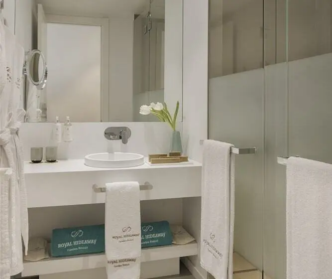 2 Bedroom Deluxe Suite