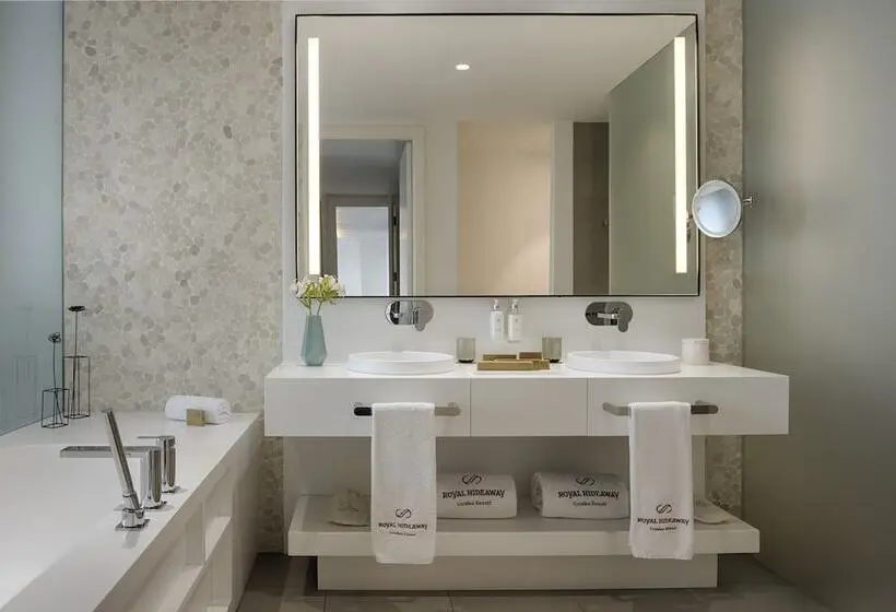 سوئیت دلوکس 2 خوابه, Royal Hideaway Corales Suites