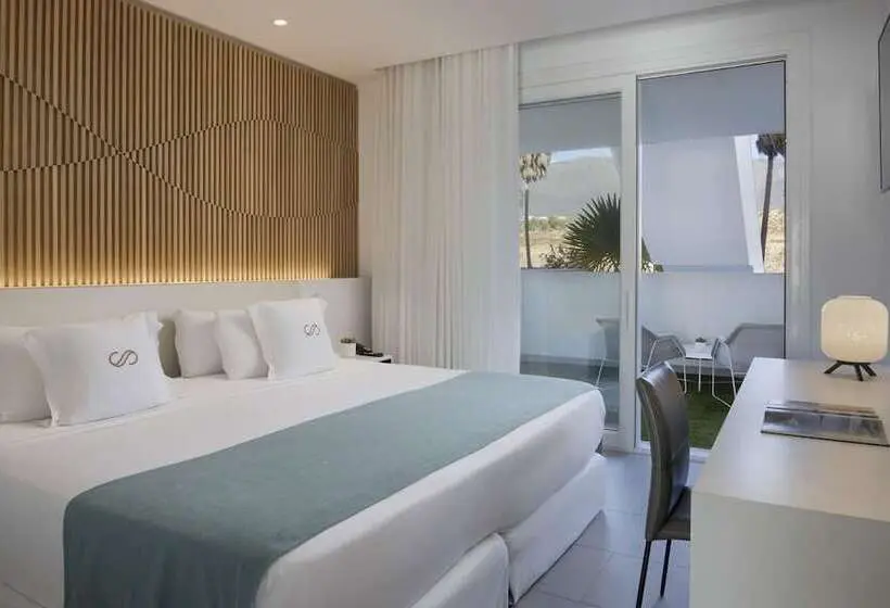سوئیت دلوکس 2 خوابه, Royal Hideaway Corales Suites