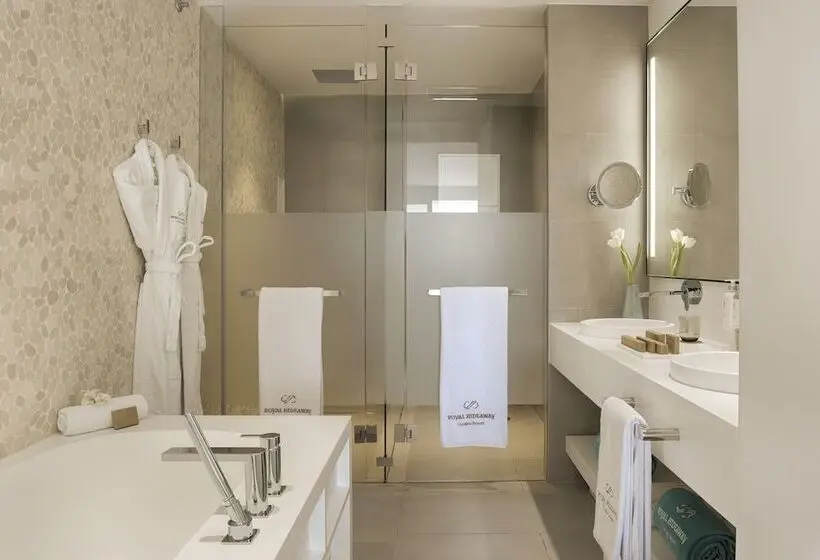 ویلای 2 خوابه, Royal Hideaway Corales Suites
