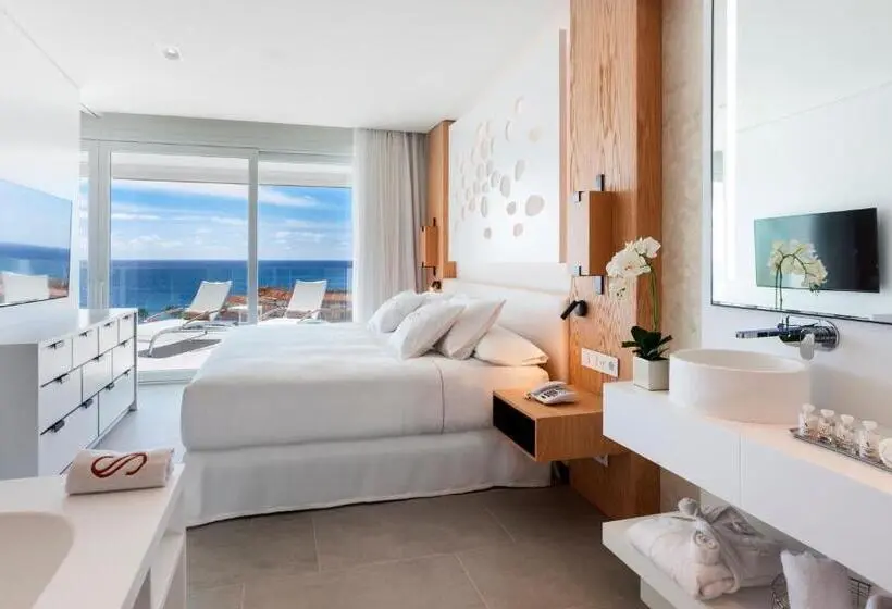 سوییت لوکس, Royal Hideaway Corales Suites