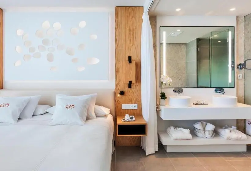 سوییت لوکس, Royal Hideaway Corales Suites