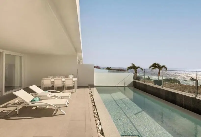 سوئیت دلوکس 2 خوابه, Royal Hideaway Corales Suites