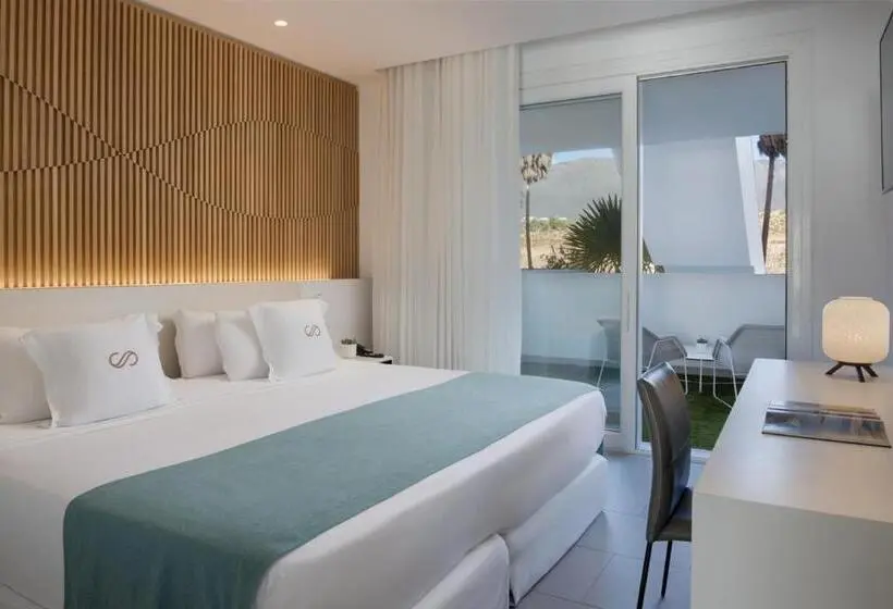 سوئیت دلوکس 2 خوابه, Royal Hideaway Corales Suites
