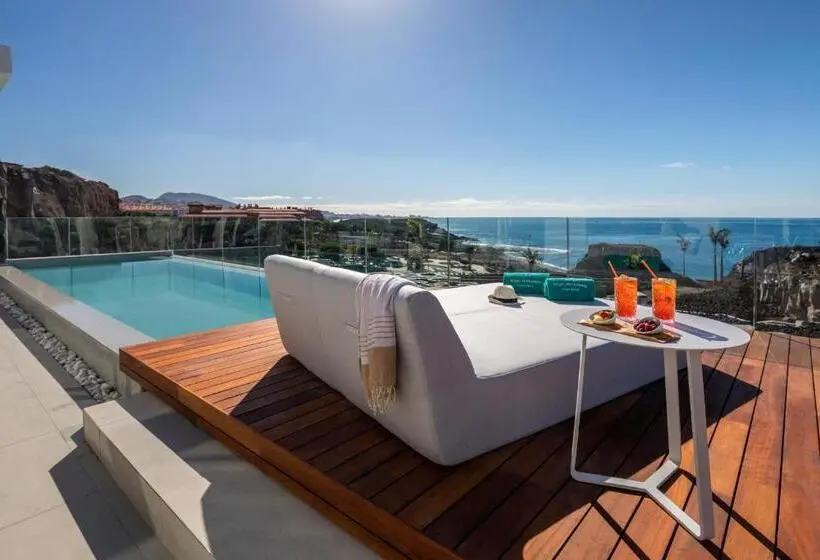ویلای 2 خوابه, Royal Hideaway Corales Suites