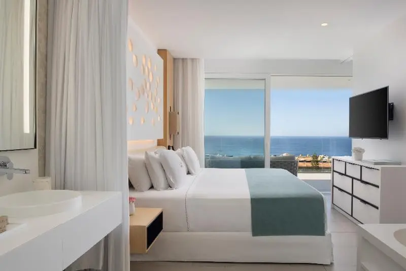 سوییت لوکس, Royal Hideaway Corales Suites